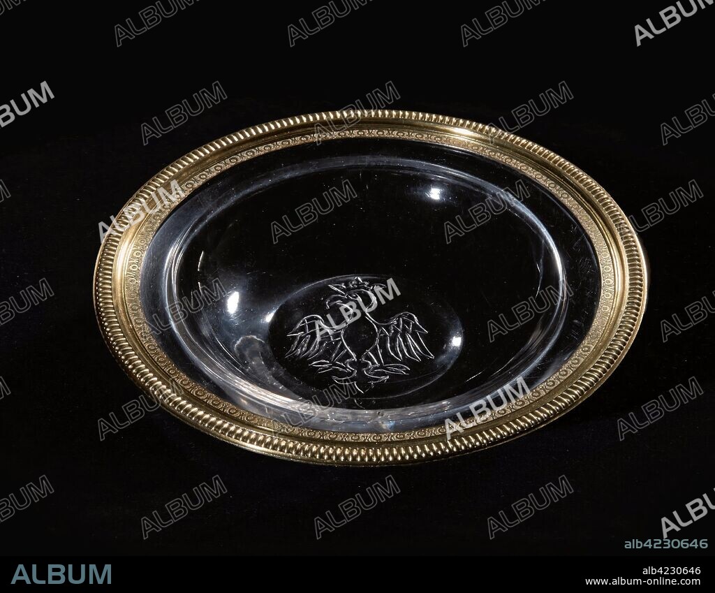 ANONIMO y JEAN ROYEL. Anónimo; Jean Royel / 'Flamenquilla o fuente de cristal con un águila grabada'. 1689. Cristal de roca / cuarzo hialino, Plata dorada.