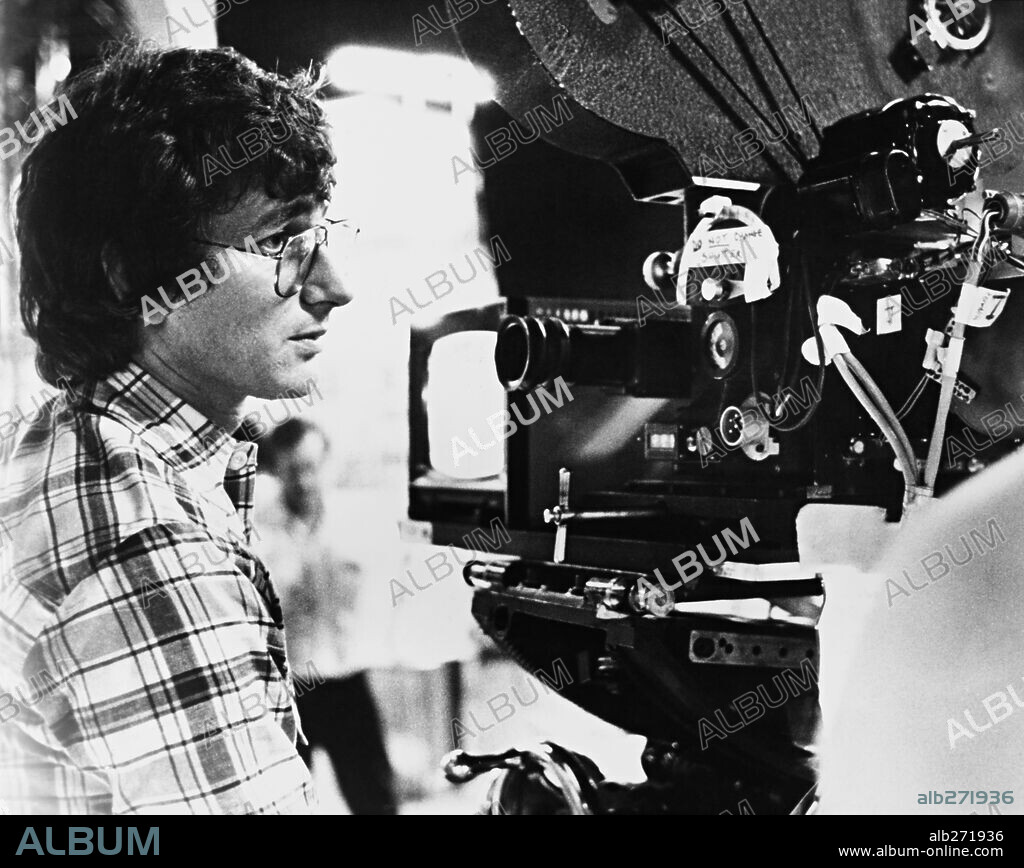 STEVEN SPIELBERG in UNHEIMLICHE BEGEGNUNG DER DRITTEN ART - DIE NEUE VERSION, 1977 (CLOSE ENCOUNTERS OF THE THIRD KIND), unter der Regie von STEVEN SPIELBERG. Copyright COLUMBIA PICTURES.