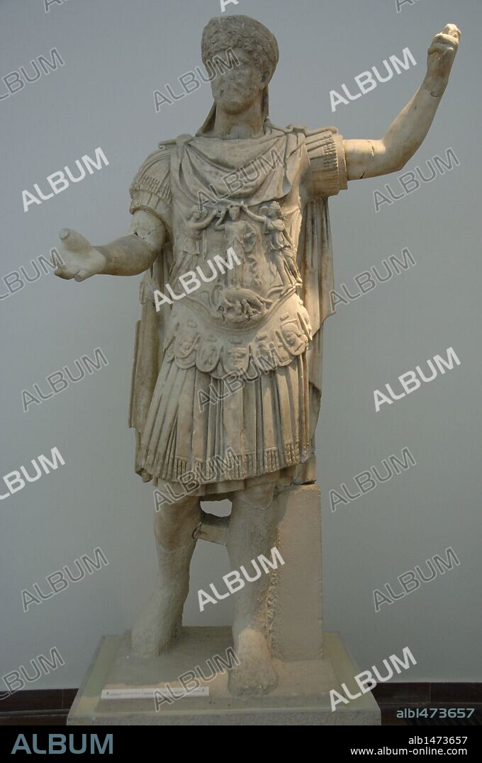 ADRIANO, Publio Elio (Publius Aelius Adrianus) (Itálica,76-Bayas,138). Emperador romano (117-138). Hijo de Publio Elio Adriano Afer y de Domicia Paulina y sucesor de su primo Trajano. Estatua en mármol. Museo Arqueológico de Olimpia. Provincia de Ilía. Región del Peloponeso. Grecia.