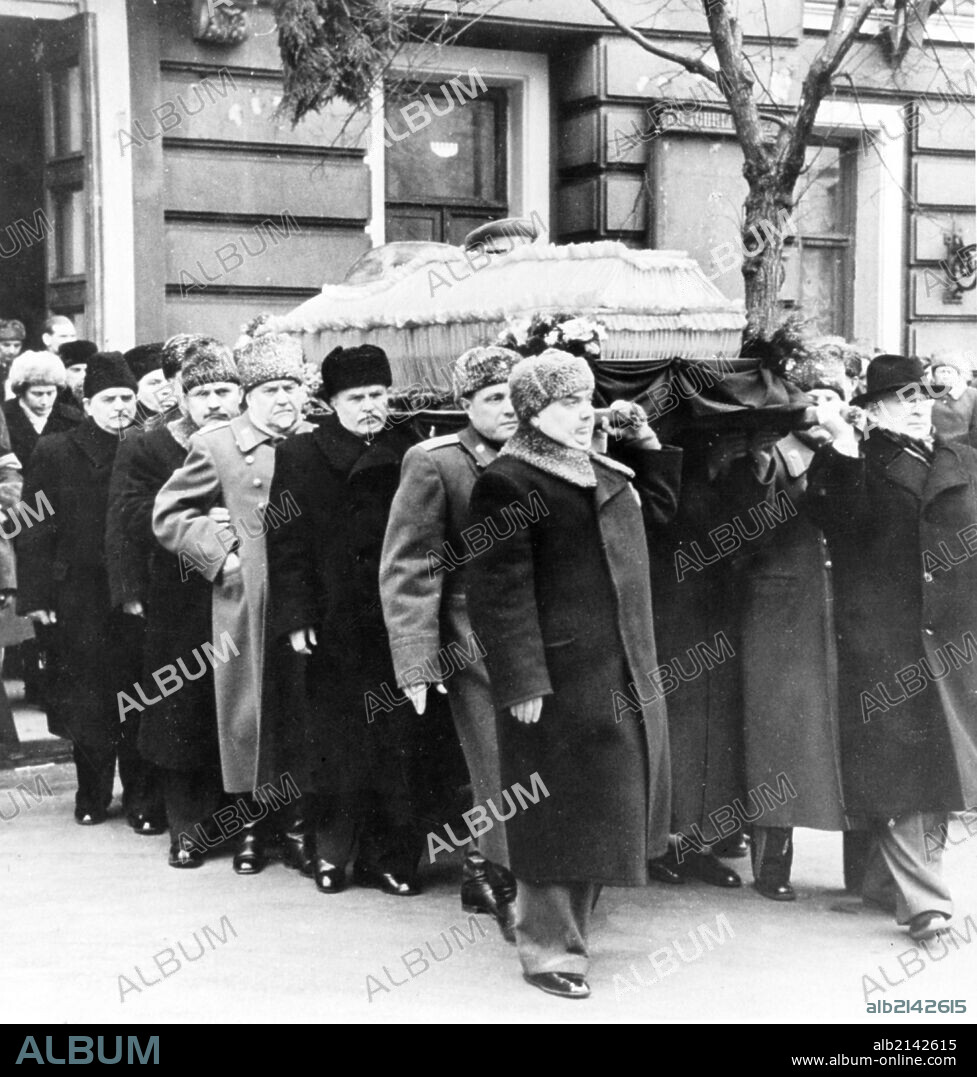 The coffin of stalin is being carried out of the house of trade unions, moscow, march 9, 1953, right to left: l, p, beria (far right), premier g, m, malenkov, general vassily stalin, v, m, molotov, marshal n, bulganin, l, kaganovich, n, shvernik.