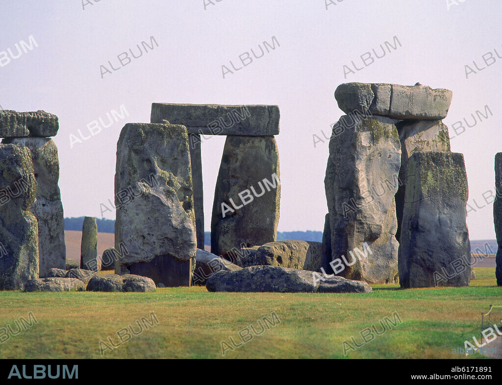 CROMLECH DE STONEHENGE - SANTUARIO UTILIZADO COMO SEPULCRO Y CALENDARIO DE PIEDRA - 2500/1700 AC.