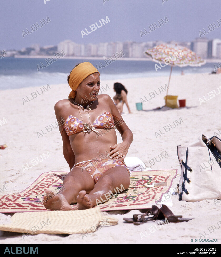 The israeli singer Daliah Lavi is posing at the Copacabana, Rio de Janeiro Brazil 1970.