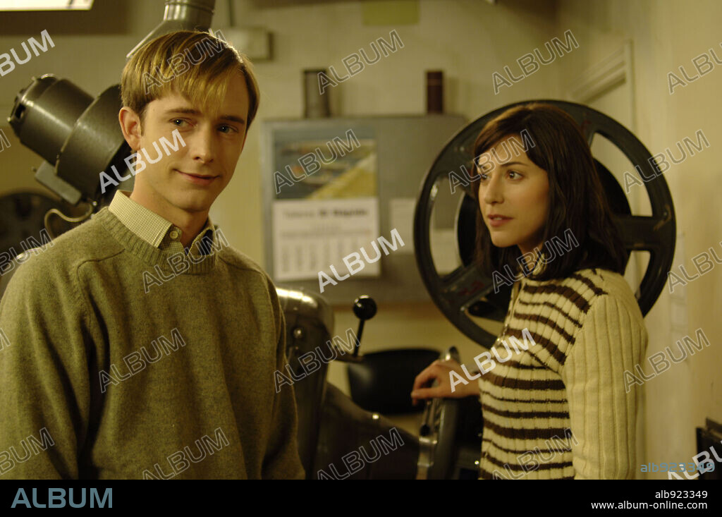 PABLO RIVERO and RUTH DIAZ in EL CICLO DREYER, 2006, directed by ALVARO DEL AMO. Copyright EL PASO PROCUCCIONES CINEMATOGRAFICAS/XAMALU FILMES.
