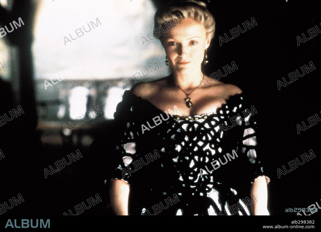 MIRANDA RICHARDSON in SLEEPY HOLLOW, 1999, directed by TIM BURTON. Copyright MANDALAY PICTURES.