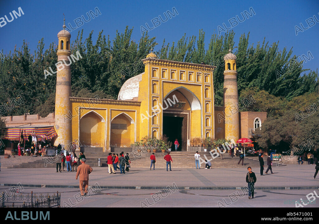The Id Kah mosque is the largest mosque in China. Every Friday, it houses nearly 10,000 worshippers and may accommodate up to 20,000. The mosque was built by Saqsiz Mirza in ca. 1442 (although it incorporated older structures dating back to 996) and covers 16,800 square meters.