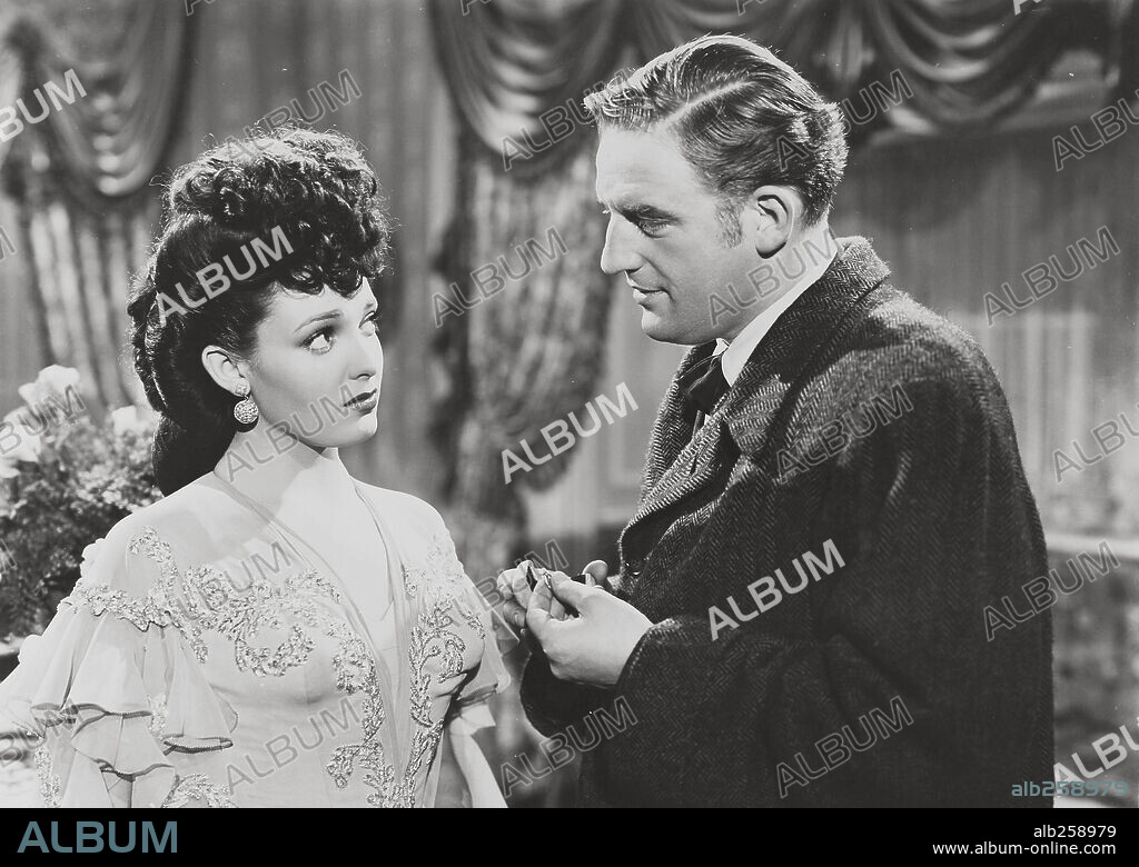 LAIRD CREGAR and LINDA DARNELL in HANGOVER SQUARE, 1945, directed by JOHN BRAHM. Copyright 20TH CENTURY FOX.