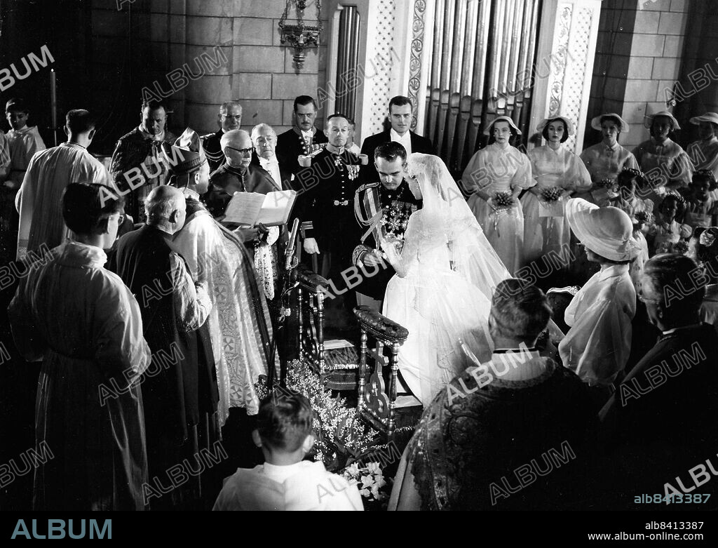 Fürst Rainier III. von Monaco und GRACE KELLY. April 19, 1956 - Monte Carlo, Monaco - PRINCE RAINIER III and GRACE KELLY during their wedding ceremony in Monte Carlo at the Monaco Cathedral. (Credit Image: © Keystone Press Agency/ZUMA Press Wire).