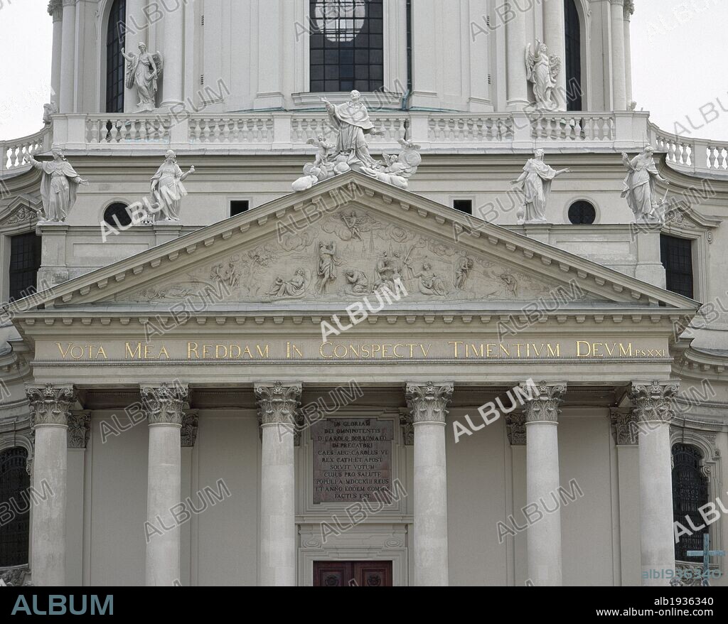ARTE BARROCO. AUSTRIA. FISCHER VON ERLACH, Johann Bernhard (Graz,1656-Viena,1723). Arquitecto austríaco. KARLSKIRCHE o IGLESIA DE SAN CARLOS BORROMEO (1716-1737). Detalle del frontón, cuyos relieves son obra de Giovanni STANETTI, en los que se describen los sufrimientos de los vieneses durante la peste de 1713. VIENA.