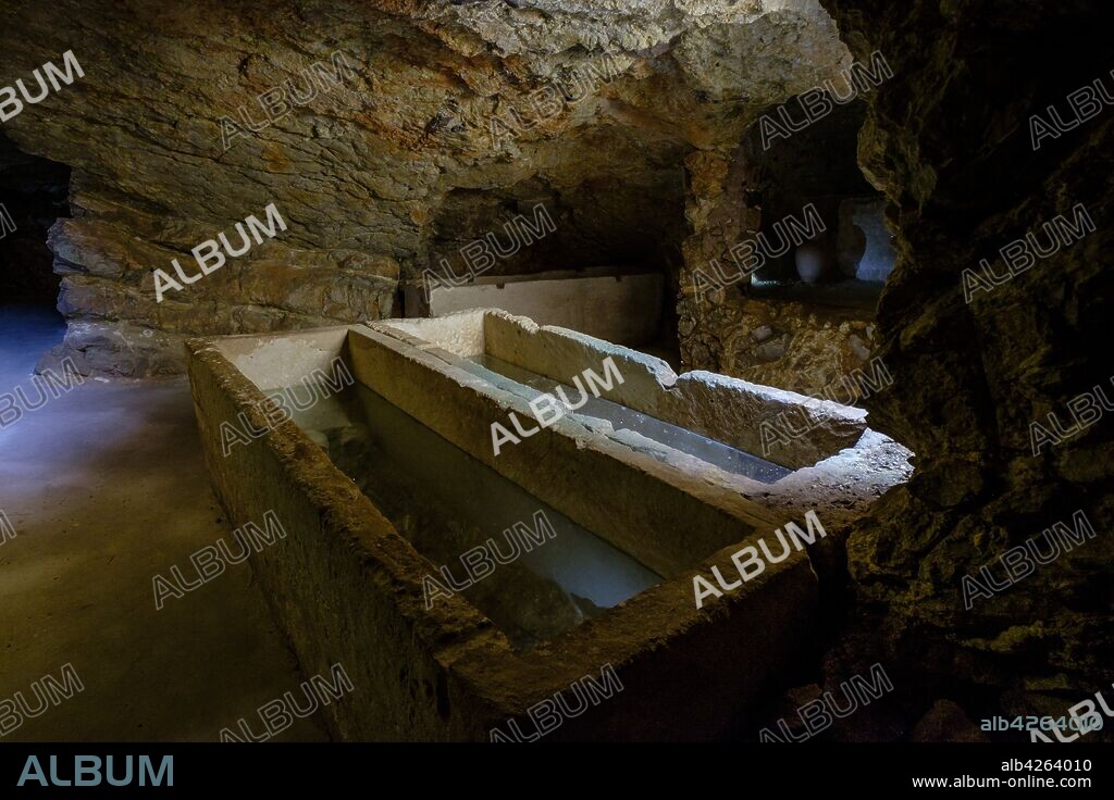 hipogeo, Necrópolis púnica de Puig des Molins, Museo arqueológico de Ibiza y Formentera, Patrimonio de la Humanidad «Ibiza, biodiversidad y cultura», Ibiza, balearic islands, Spain.