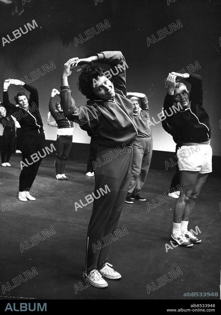 STOCKHOLM 1967 - Programledarna Gun Hägglund och Bengt Bedrup under inspelningen av "Träna med TV". Foto: TT Kod: 192 . COPYRIGHT SCANPIX SWEDEN.