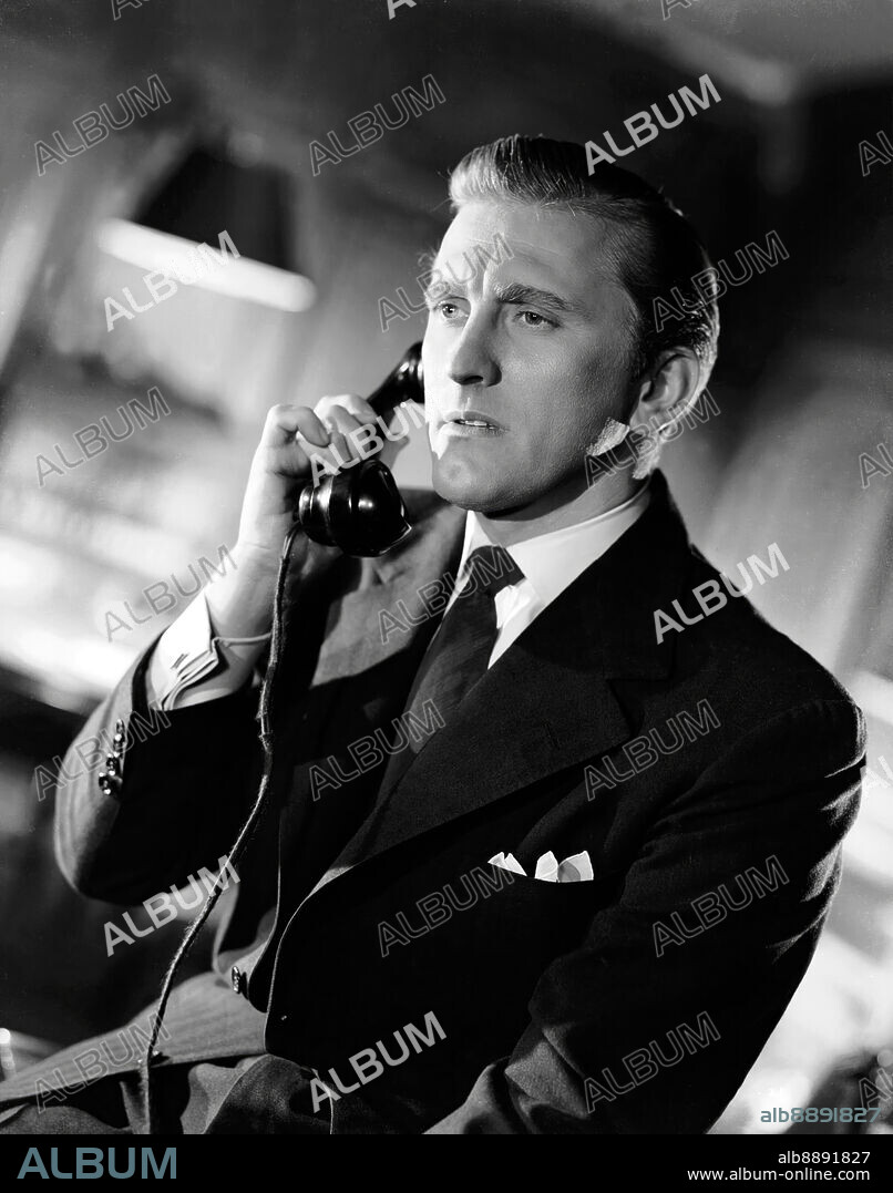 KIRK DOUGLAS in OUT OF THE PAST, 1947, directed by JACQUES TOURNEUR. Copyright RKO RADIO PICTURES.