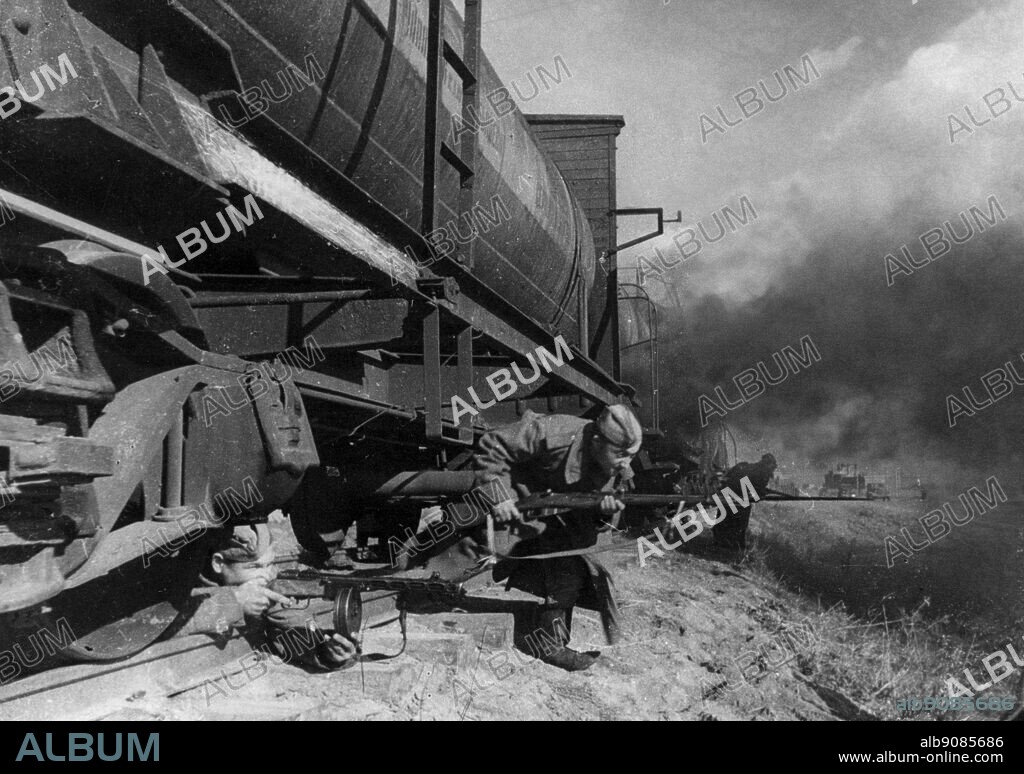 WW2: USSR/ Fighting on the Shaulyai-Telshai railway line, North west of Shaulyai, 1944. Soviet attack on Baltic Front.