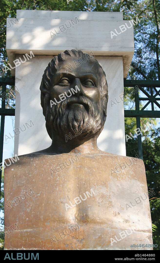 EURIPIDES (Atica o Isla de Salamina, h.484Macedonia, h.406 a.C.). Poeta trágico griego. ESTATUA DE EURIPIDES. Atenas. Grecia.