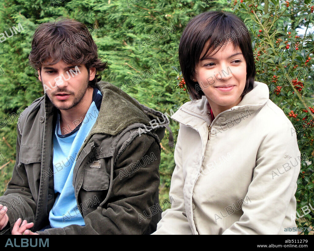FELIX GOMEZ y VERONICA SANCHEZ en EL AÑO DE LA GARRAPATA, 2004, dirigida por JORGE COIRA. Copyright FILMANOVA/LUGOPRESS.