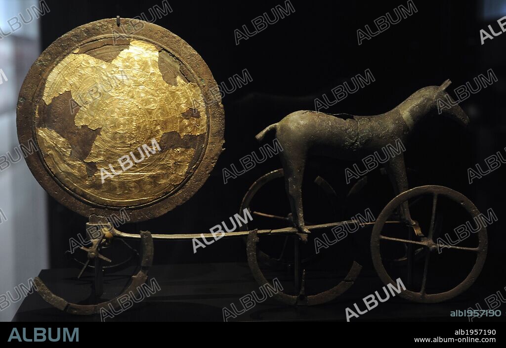 ARTE PREHISTORIA. EDAD DE LOS METALES. EDAD DEL BRONCE. EUROPA. EL CARRO DEL SOL. Encontrado en 1902 en el oeste de Zealand. Siglo I-II a. C. Museo Nacional. Copenhague. Dinamarca. Norte Europa.