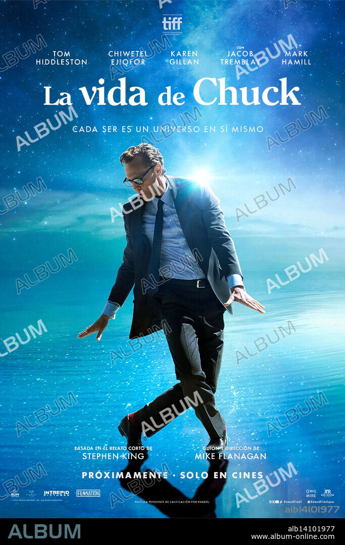 TOM HIDDLESTON en LA VIDA DE CHUCK, 2024 (THE LIFE OF CHUCK), dirigida por MIKE FLANAGAN. Copyright Intrepid Pictures / Red Room Pictures / QWGmire.
