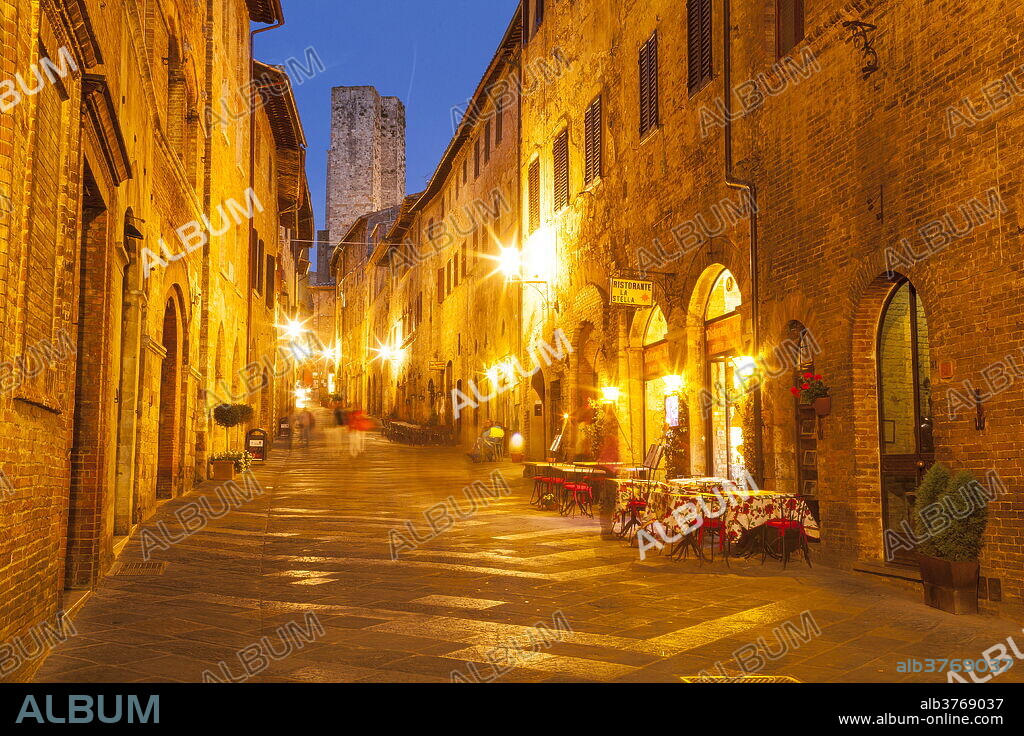 The historic centre of San Gimignano, UNESCO World Heritage Site, Tuscany, Italy, Europe.