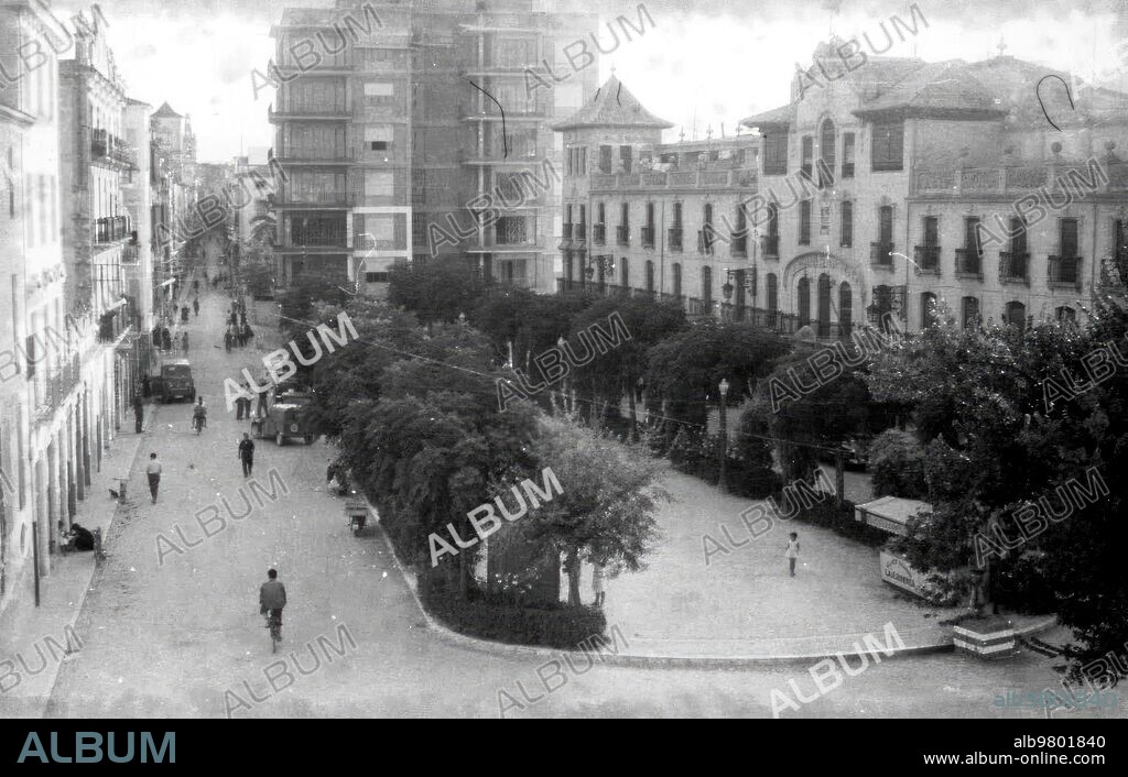 1930. Vista de una de las Calles del pueblo Onteniente (Valencia).