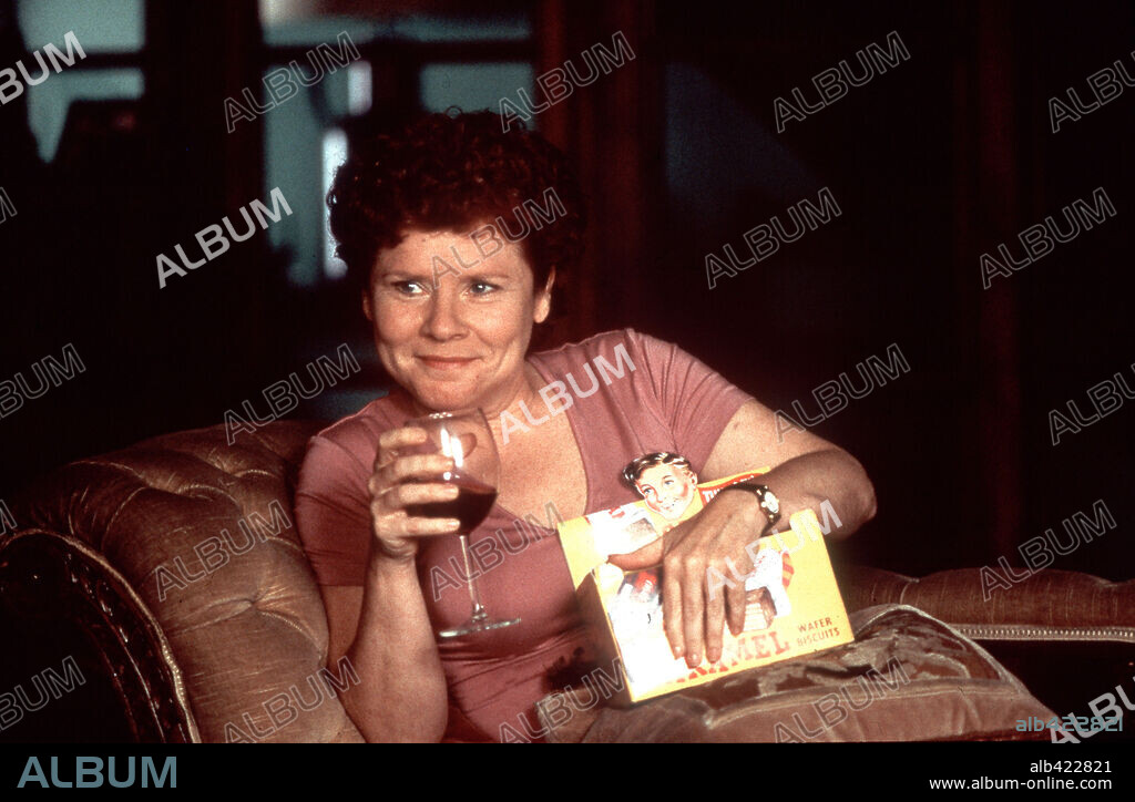 IMELDA STAUNTON in CRUSH, 2001, directed by JOHN MCKAY. Copyright PIPEDREAM PICTURES/FILM FOUR FILM COUNCIL/INDUSTRY ENTERTAIN.