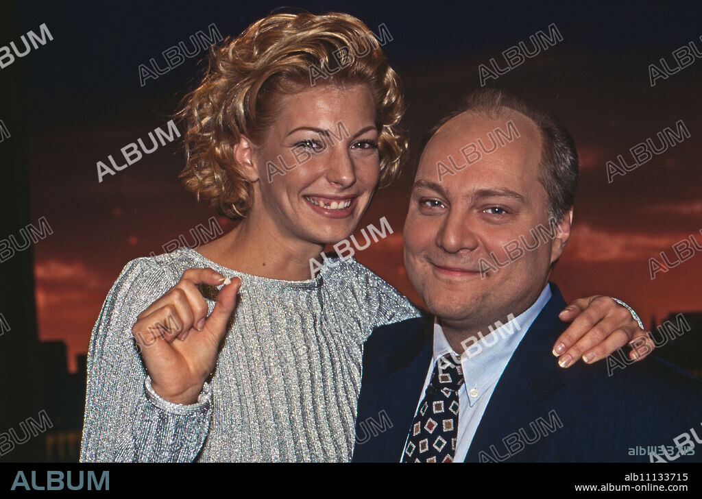 RTL Nachtshow, late-night talk show, Germany 1994 - 1995, talk guest Giulia Siegel with gap in her teeth and presenter Thomas Koschwitz (original german headline: RTL Nachtshow).