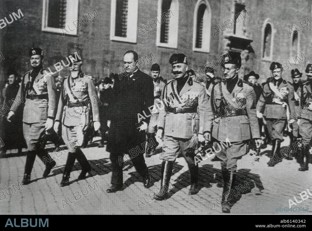 MUSSOLINI ENTRE LOS GENERALES BALBO BONO VECCHI Y BIANCHI - MARCHA SOBRE ROMA  28/10/1922.