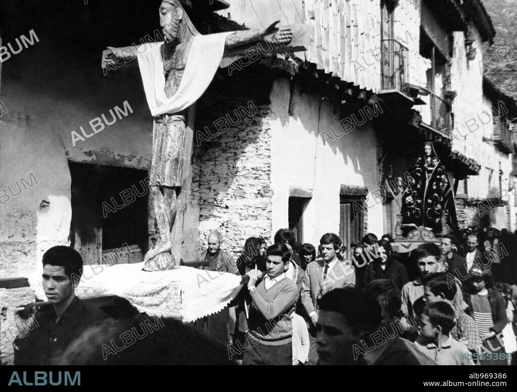 EMILIO GUTIERREZ CABA en NUEVE CARTAS A BERTA, 1966, dirigida por BASILIO MARTIN PATINO. Copyright ECO FILMS/TRANSFISA.