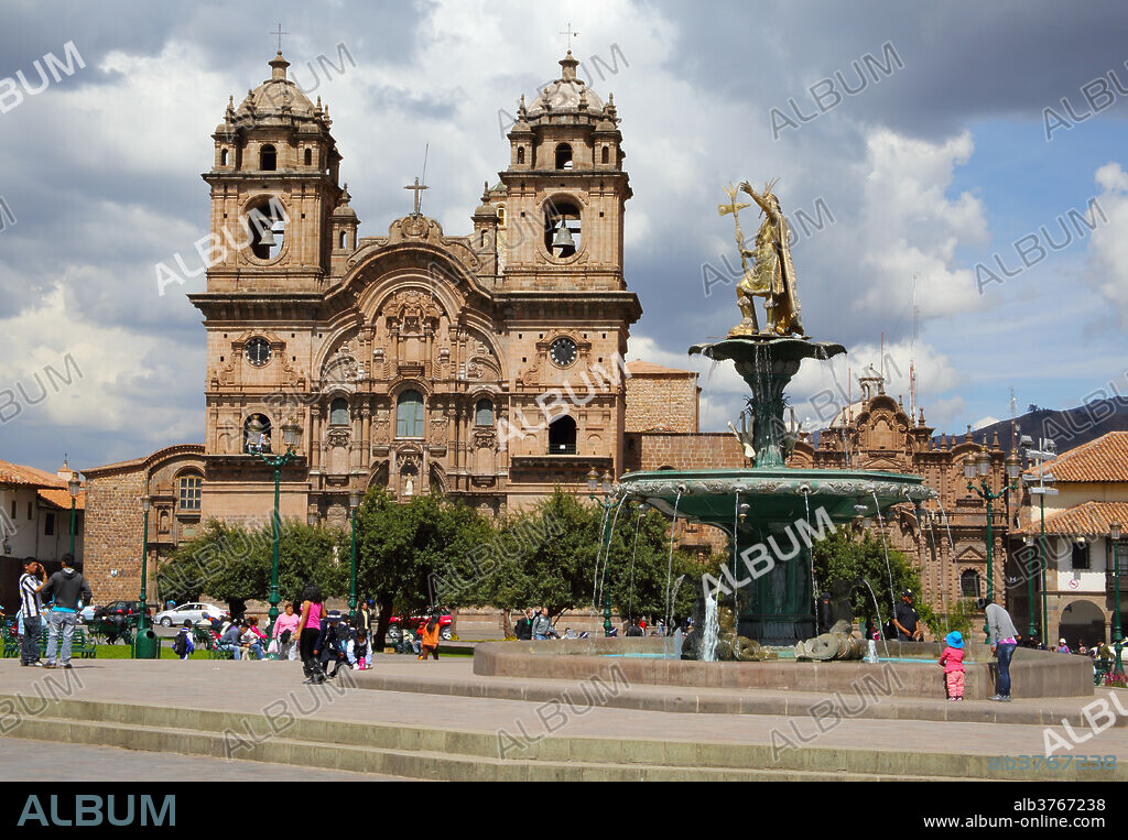 La Compania de Jesus and fountain with statue of Inca King Pachacuteq, Plaza de Armas, Cusco City, Cuzco, UNESCO Wold Heritage Site, Peru, South America.