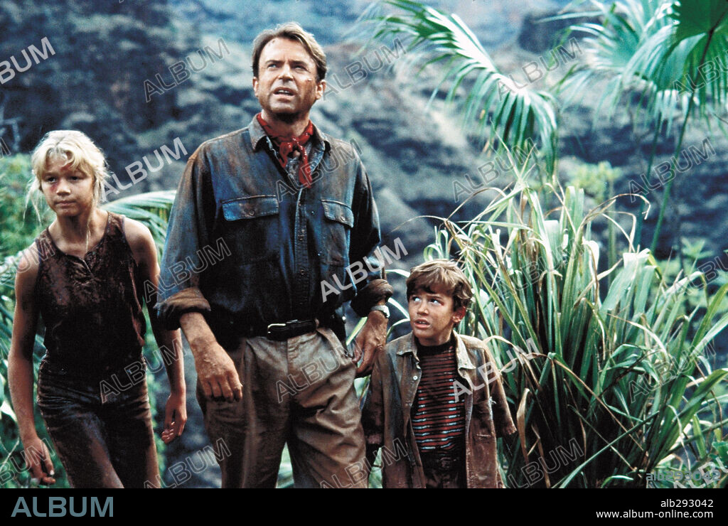 ARIANA RICHARDS, JOSEPH MAZELLO und SAM NEILL in JURASSIC PARK, 1993, unter der Regie von STEVEN SPIELBERG. Copyright AMBLIN/UNIVERSAL.