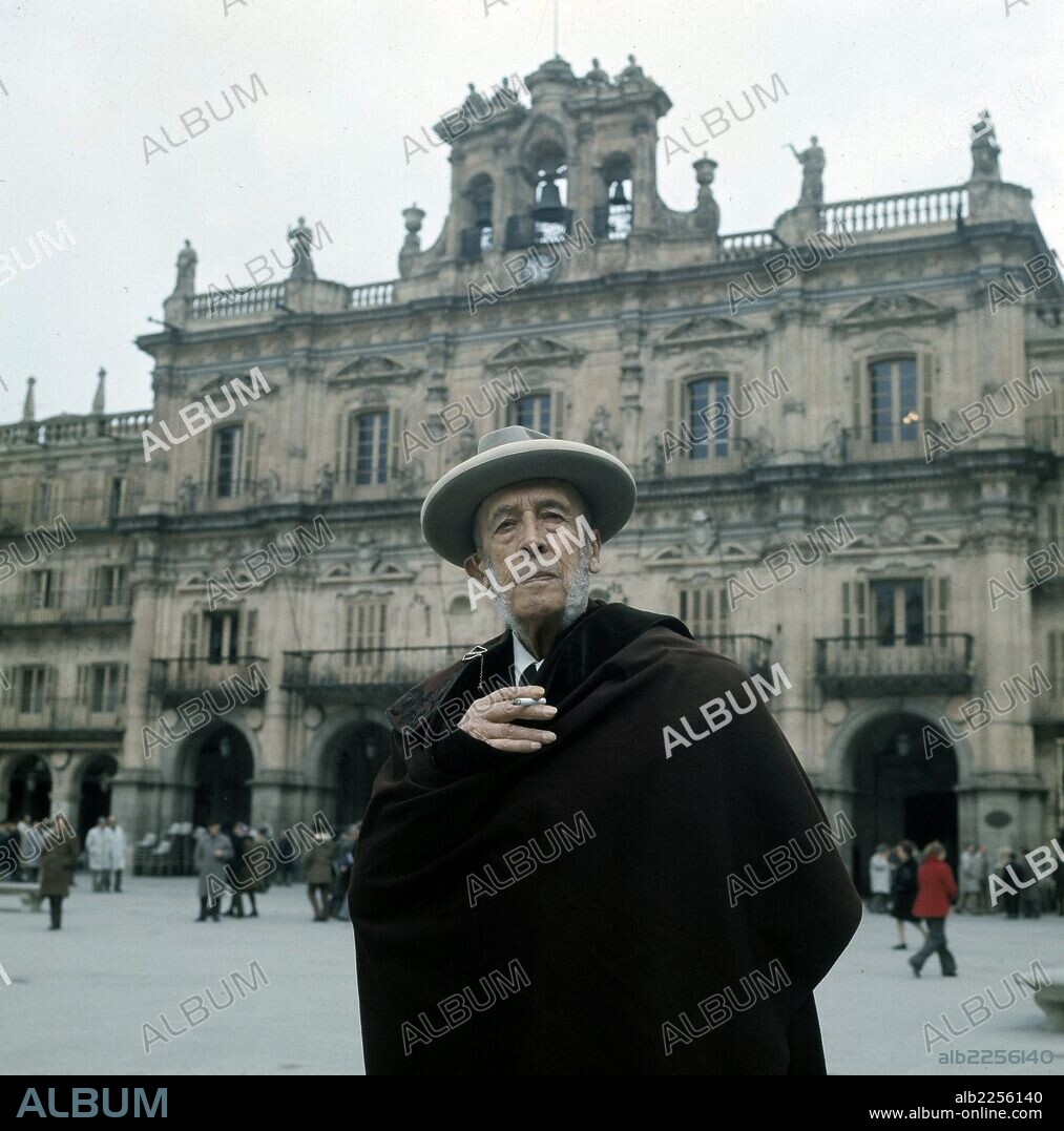 PEREZ TABERNERO , ALIPIO. GANADERO DE RESES BRAVAS ESPAÑOL. FOTOGRAFIA DEL AÑO 1968.