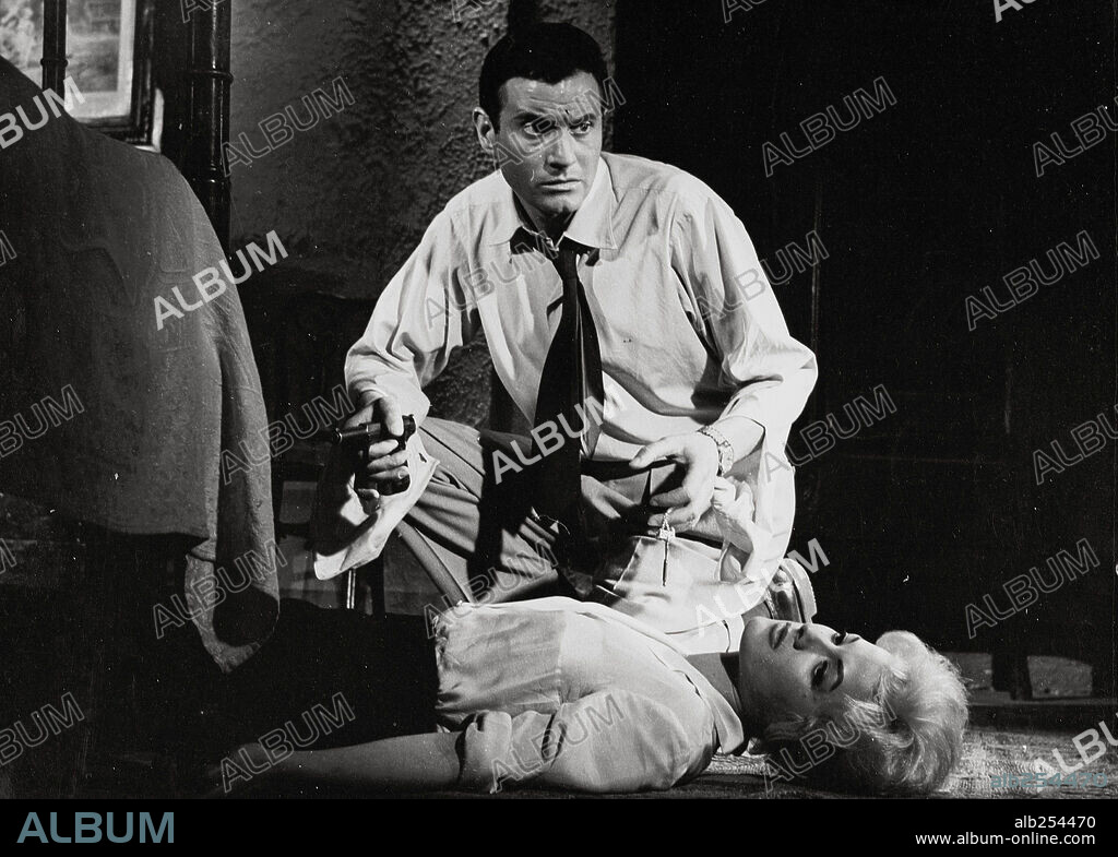 ARTURO FERNANDEZ y GISIA PARADIS en A SANGRE FRÍA, 1959. Copyright ESTE FILMS.