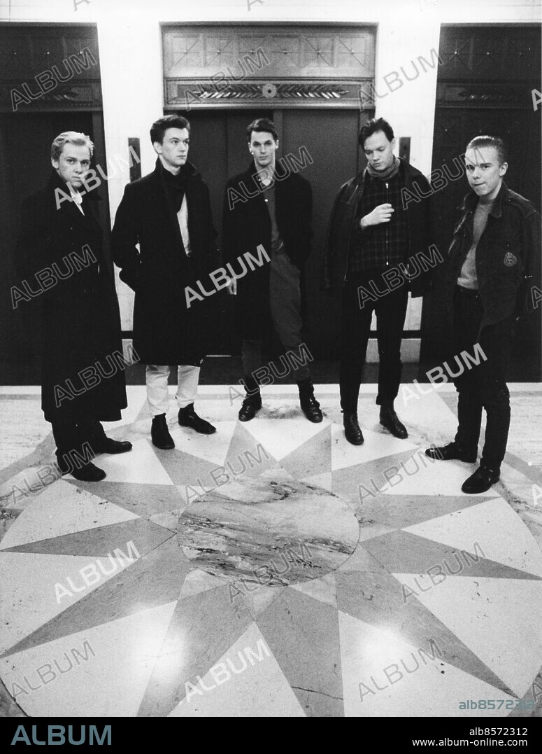 LONDON 19821211. Gruppen Reeperbahn fr.v Peter Korhonen, Olle Ljungström, Eddie Sjöberg Peter Iwarss och Janne Kyhle utanför Air-studions hiss.. Foto: Stefan Wallgren / EXPRESSEN / SCANPIX kod 424. ***BETALBILD***OUT AFTONBLADET***.