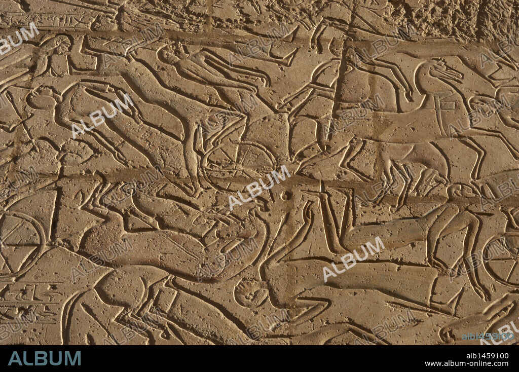 HISTORIA DEL ANTIGUO EGIPTO. BATALLA DE QADESH. Combate fechado entre el 1275 a. C. y el siglo I d. C. que enfrentó a los ejércitos de Ramses II y del rey del Imperio hitita Muwatallis. RELIEVE existente en el RAMESSEUM, templo funerario de Ramsés II. Imperio Nuevo (1550-1069). Dinastía XIX. NECROPOLIS TEBANAS. Ribera occidental de Río Nilo. Egipto.