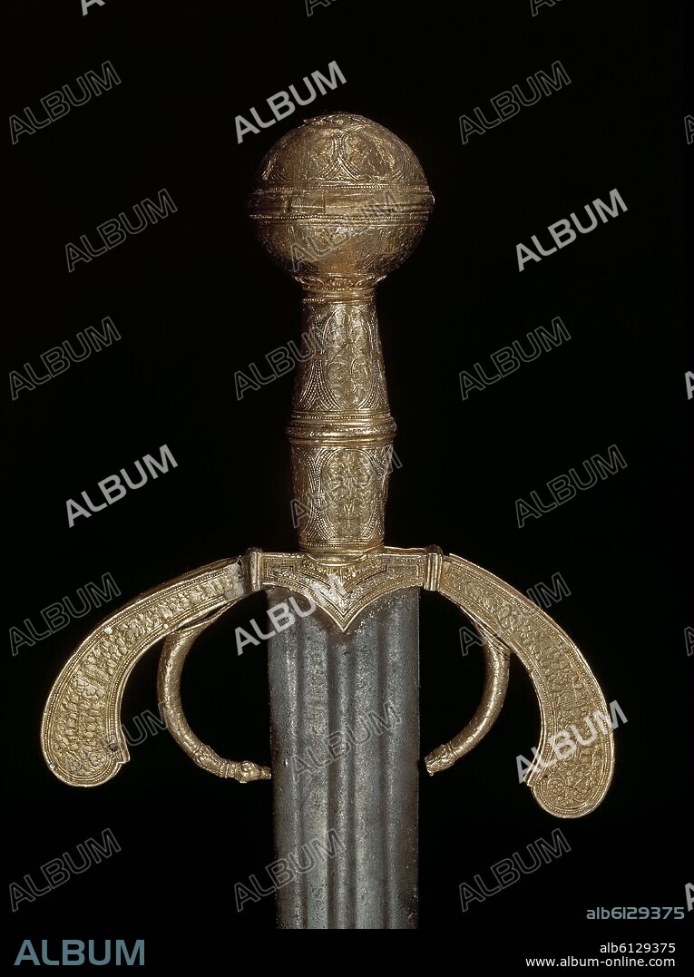 ESPADA DE FERNANDO EL CATOLICO - EMPUÑADURA CHAPADA EN ORO - SIGLO XV.