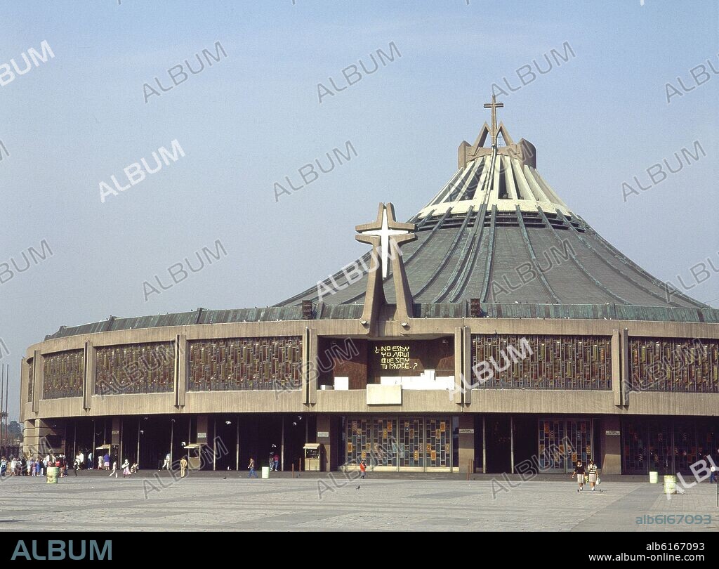 PEDRO RAMIREZ VAZQUEZ (1919-2013). FACHADA DE LA BASILICA NUEVA DE LA VIRGEN DE GUADALUPE SE CONSAGRO EL 12 DE OCTUBRE DE 1976 - FOTO AÑOS 90.