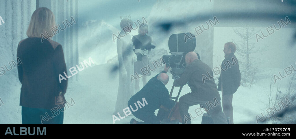 MARION COTILLARD in THE ICE TOWER, 2025 (LA TOUR DE GLACE), directed by LUCILE HADZIHALILOVIC. Copyright 3B Productions / arte France Cinéma / Sutor Kolonko / BR.