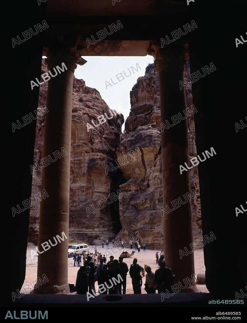 PORTICO DE LA TUMBA DEL TESORO - ARQUITECTURA HELENISTICA - SIGLO I AC.