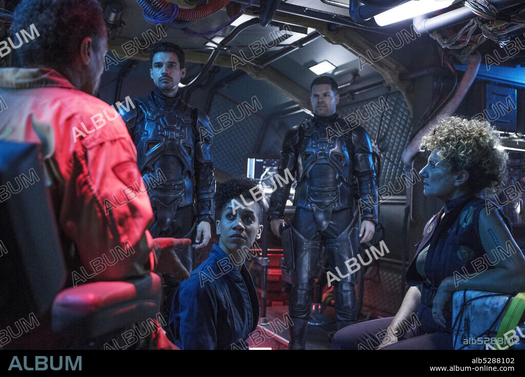 Dominique Tipper, PETER WILLIAMS, STEVEN STRAIT, Valerie Buhagiar und WES CHATHAM in THE EXPANSE, 2015, unter der Regie von ROBERT LIEBERMAN. Copyright ALCON ENTERTAIMENT / Hivemind. Season 2 Chapter 9.