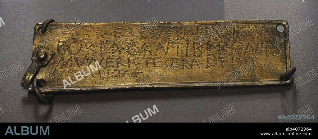 Tésera de Boreas. Celer de Guinzo de Limia, organizó unos juegos gladiatorios en el 64 y regaló esta tessera al gladiador Borea. Año 64. Bronce. Procedente de Ilipula (Niebla, provincia de Huelva). Museo Arqueológico Nacional. Madrid. España.