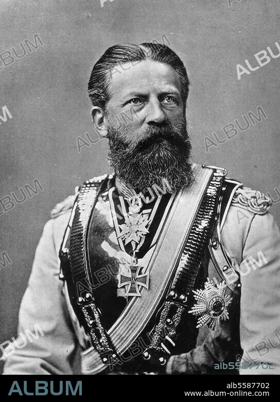Friedrich III., deutscher Kaiser (1888). Potsdam 18.10.1831 - ebd. 15.6.1888. Porträt in der Uniform der Gardekürassiere. Foto, 1888 (Reichard & Lindner, Berlin).