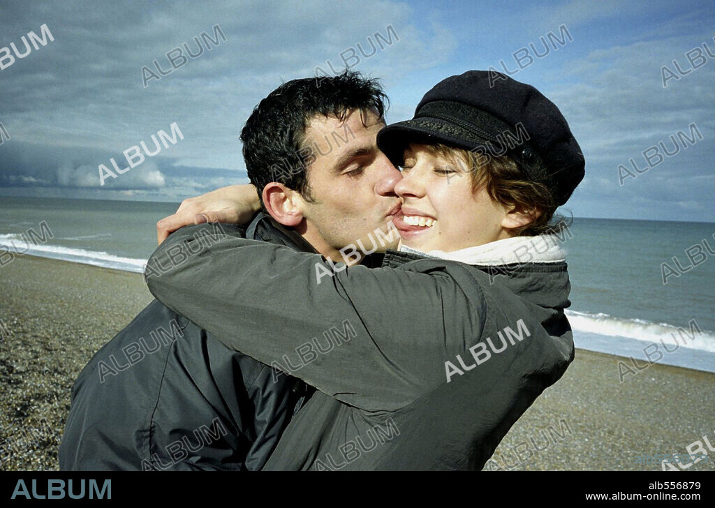 KIERAN O'BRIEN and MARGOT STILLEY in 9 SONGS, 2004, directed by MICHAEL WINTERBOTTOM. Copyright REVOLUTION FILMS.