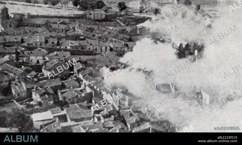 Guerra civil española (1936-1939). Bomardeo aéreo de un barrio del sud.oeste de Madrid en noviembre de 1936.