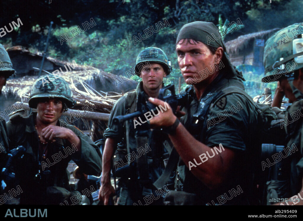TOM BERENGER in PLATOON, 1986, unter der Regie von OLIVER STONE. Copyright ORION PICTURES.