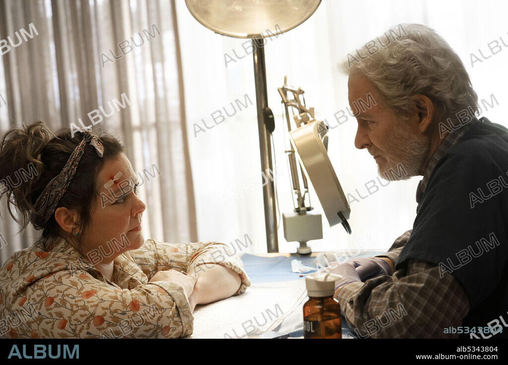 KEVIN KLINE y MELISSA MCCARTHY en EL ESTORNINO, 2021 (THE STARLING), dirigida por THEODORE MELFI. Copyright Boies Schiller Film Group / Limelight.