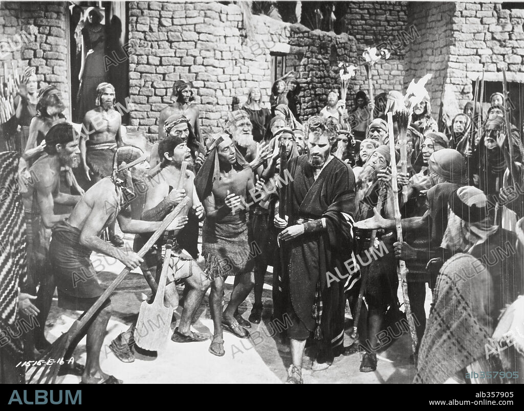 CHARLTON HESTON en LOS DIEZ MANDAMIENTOS, 1956 (THE TEN COMMANDMENTS), dirigida por CECIL B DEMILLE. Copyright PARAMOUNT PICTURES.