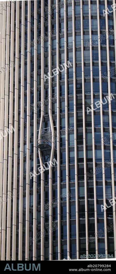 MIGUEL DE ORIOL E IBARRA (1933-). DETALLE DE UN BALCON DE TORRE EUROPA RASCACIELOS REALIZADO ENTRE 1975 Y 1985.
