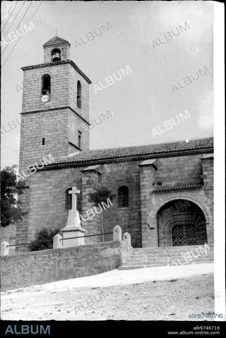 1950. Iglesia parroquial de san Estéban Protomártir, en Cenicientos (Madrid).