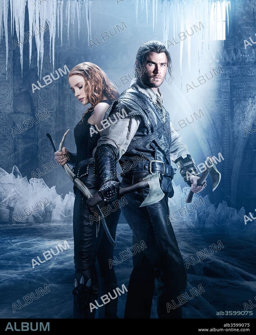 CHRIS HEMSWORTH and JESSICA CHASTAIN in HUNTSMAN, THE: WINTER'S WAR, 2016, directed by CEDRIC NICOLAS-TROYAN. Copyright ROTH FILMS/UNIVERSAL PICTURES.