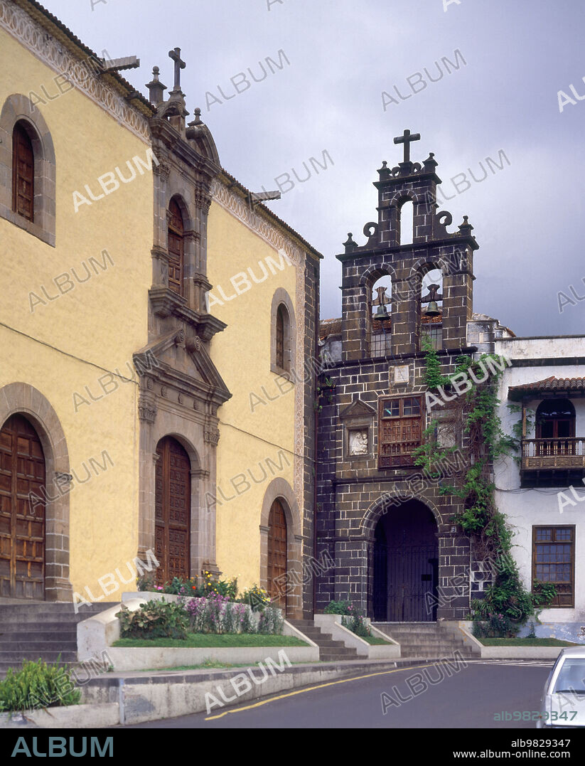 MANUEL PENEDO EL VIEJO (1580-?)). VISTA SESGADA DE LA FACHADA DE LA IGLESIA Y VISTA FRONTAL DE LA PORTERIA DEL CONVENTO - S XVII.