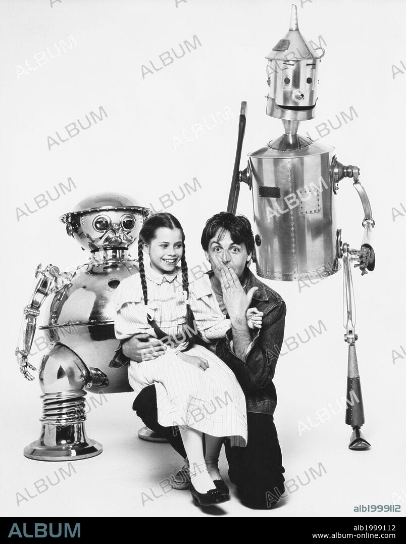 FAIRUZA BALK et PAUL MCCARTNEY dans RETURN TO OZ, 1985, réalisé par WALTER MURCH. Copyright WALT DISNEY PRODUCTIONS.