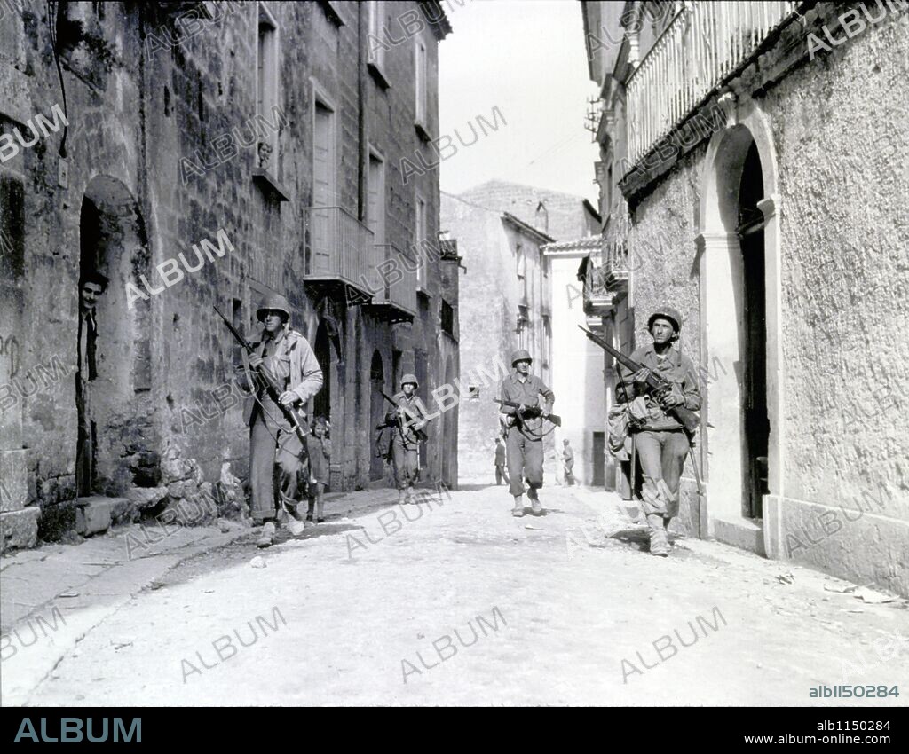 US Infantry enter the Italian town of Caiazzo for German snipers, october 1943.